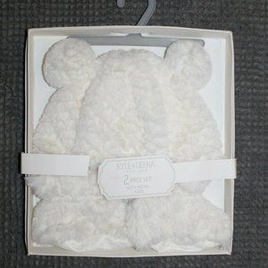 NEW Kyle and Deena Faux Fur White booties & hat 0-12mo baby NIB Great Photo Prop